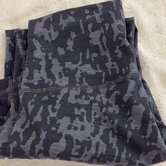 Lululemon athletica grey mix Patterned crop/tapered cur Leggings size 6 women’s - Picture 16 of 16